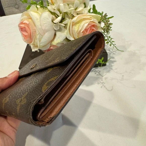🎉🎉SOLD🎉🎉 Authentic Louis Vuitton snap wallet with card case - Picture 6 of 12